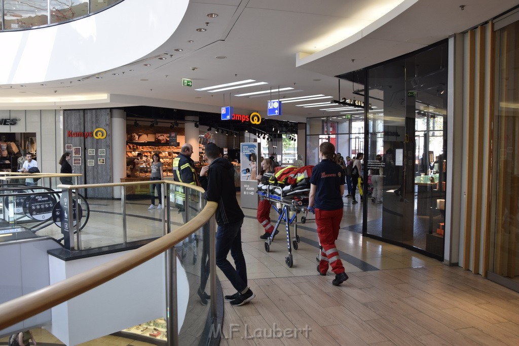 Einsatz BF Reizgas Koeln Kalk Kalk Arcaden P23.JPG - Miklos Laubert